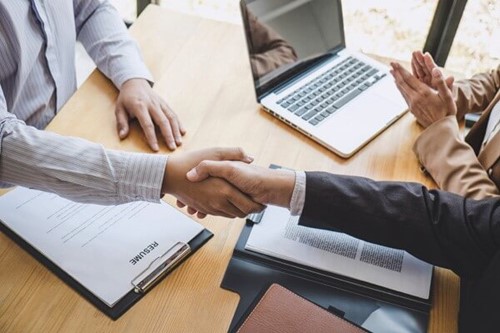 employee shaking hands with an employer