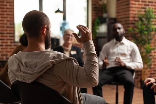 An employee discussing their alcohol or drug dependency